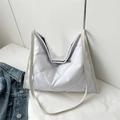 Bolso tote acolchado blanco con patrón de diamantes y correa de hombro crema - Blanco