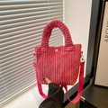 Rosafarbene Cord-Handtasche für Damen mit strukturiertem Griff und Umhängeriemen - Rosenrosa