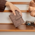 Vintage terracotta brown leather wallet with contrast stitching and snap button closure - Short Style / Coffee
