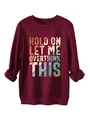 Détail de l'imprimé texte oversize avec motif à rayures rétro sur un sweat bordeaux - S / Bordeaux