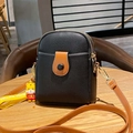 Borsa porta cellulare in pelle PU con trama litchi nera e marrone e ciondolo tigre - Nero