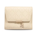 Portefeuille femme crème à surpiqûres matelassées et pendentif feuille dorée - Jaune Abricot