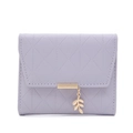 Portefeuille court violet pour femme avec pendentif feuille et motif matelassé - Mauve Clair