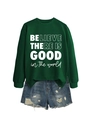 Détail du sweat-shirt vert foncé avec lettrage blanc inspirant et poignets côtelés - Vert Foncé (Police Blanche)