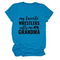 Détail du t-shirt bleu avec l'imprimé graphique 'My Favorite Wrestlers Call Me Grandma' - S / Bleu lac