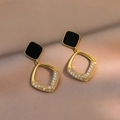 Elegante geometrische Goldohrringe mit schwarzem Quadratstecker und Strassdiamanten - Geometrischer Stil (E0188)