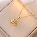 Elegante collana placcata oro 18k con ciondolo a conchiglia, perla rosa e zirconi brillanti - Conchiglia Cava Dorata (Stile Perla Rosa)