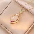 Elegante collana dorata con ciondolo a foglia, pietre preziose verdi smeraldo e rosa - Stile Foglia in Zirconia X0719