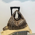 Borsa hobo leopardata con cerniera dorata e tracolla regolabile per donna elegante - Marrone