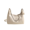 Borsa sottobraccio beige minimalista con catena argentata e finitura in pelle PU liscia - Bianco