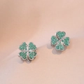 Orecchini a quadrifoglio in argento con zirconi verdi su sfondo in seta morbida - Orecchini a Cuore Rotanti (E0451)