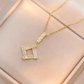 Elegante goudvergulde geometrische vierkante hanger ketting met witte zirkonia's - Geometrische Stijl Ketting (X0738)