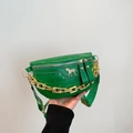 Modische neongrüne Bauchtasche mit Krokoprägung, Goldlogo und breitem Schultergurt - Grün