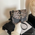 Bolso de montura con estampado de leopardo, cuero negro y hebilla dorada moda - Negro