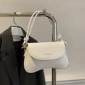 Bolso bandolera blanco minimalista en forma de medialuna con bola dorada y un nudo - Blanco