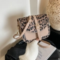 Bolso de hombro de moda en piel sintética beige con estampado de leopardo y hebillas - Caqui