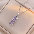 Titanium ketting met verticale drievoudige paarse zirkoon hanger in pindavorm, zilver - Paars (Paarse Pindahanger + Zilveren Ketting)