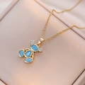 Gouden titanium stalen ketting met een stijlvolle blauwe zirkoon beer hanger - Blauw (X1362)