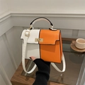 Bolso de mano bicolor naranja y blanco con cierre dorado y correa ajustable - Naranja y blanco