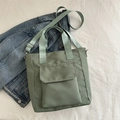 Olivgrüne wasserfeste Nylon-Einkaufstasche mit Fronttasche und verstellbarem Riemen - Grün