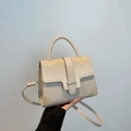 Schicke beige Umhängetasche mit Krokodil-Klappe und goldener Metallschnalle Dekor - Khaki