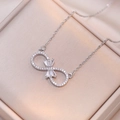 Unendlichkeitssymbol Halskette in Silber mit Zirkonia auf beigem Satin Schmuckkästchen - Stahl Weiß Strass
