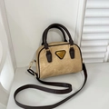 Sac Boston rétro bicolore kaki et marron foncé avec détails en métal doré chic - Kaki