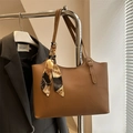 Borsa tote marrone vintage con foulard di seta e tracolla regolabile per donna - Cuoio