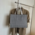 Borsa tote minimalista con motivo pied-de-poule bianco e nero e manici a spalla - Pied de Poule Nero