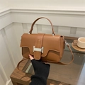 Borsa a tracolla vintage marrone opaco con fibbia e cinturino regolabile - Marrone