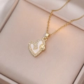 Elegante gouden hartvormige ketting met zirkoonrand en lachend gezichtje in doos - Hart Smiley Ketting