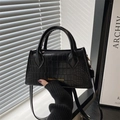 Petit sac à main noir en relief crocodile avec texte doré pour femmes chic - Noir