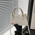 Petit sac à main blanc motif crocodile avec poignées et bandoulière réglable pratique - Blanc