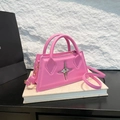 Bolso bandolera rosa con hebilla de estrella plateada y detalles dorados - Rosa