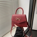 Rote PU-Leder Handtasche mit goldener Schleifenschnalle und modischem Schultergurt - Rot