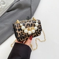 Mini sac bandoulière imprimé léopard avec poignée en perles et chaîne dorée - Imprimé léopard