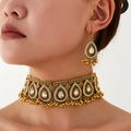 Antikes Gold-Schmuckset mit Wassertropfen-Kristallen und Perlenfransen am Modell - Champagner