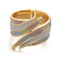 Modieuze gouden metalen engelenvleugel armband met kleurrijke glitters en open ontwerp - Gouden Basis Vierkleurenmix Glitter (008)