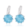 Détails de boucles d'oreilles argentées avec grand zircon bleu ciel et petits cristaux blancs - Bleu ciel
