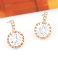 Elegante Ohrstecker aus Roségold mit rundem Zirkonia und winzigen Diamantakzenten - Roségold