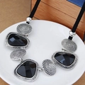 Collana geometrica spessa con pietre nere sfaccettate e montatura in argento vintage - Argento Antico