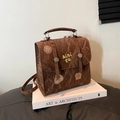 Brauner Damenrucksack aus Kunstleder mit Vintage-Struktur und süßen Patches für Alltag - Braun