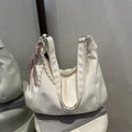 Borsa tote chic in pelle PU bianco crema con ciondolo a nodo intrecciato rosa - Con Ciondolo / Bianco