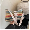Bunte gewebte Stroh-Schultertasche mit cremefarbenem Lederriemen und Metallschnalle für Sommer - Mehrfarbig-Weiß