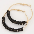 Goldene Creolen mit schwarzen Perlen und minimalistischem Bohème-Design für Damen - Schwarz