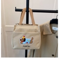 Detailansicht der Canvas-Tasche mit Plüschwelpen-Stickerei und MISSYOU-Schriftzug - Khaki