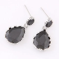 Eleganti orecchini a goccia con pietre nere e montatura in argento lucido - Nero