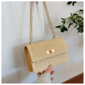 Detail einer Strohtasche mit goldener Kette und metallischem Drehverschluss-Verschluss - Khaki Groß