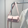 Borsa a tracolla cilindrica rosa in nylon con doppie tasche cargo e cinghia regolabile - Rosa