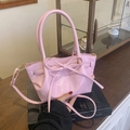 Sac à bandoulière rose avec nœud en cuir synthétique brillant pour femmes - Rose